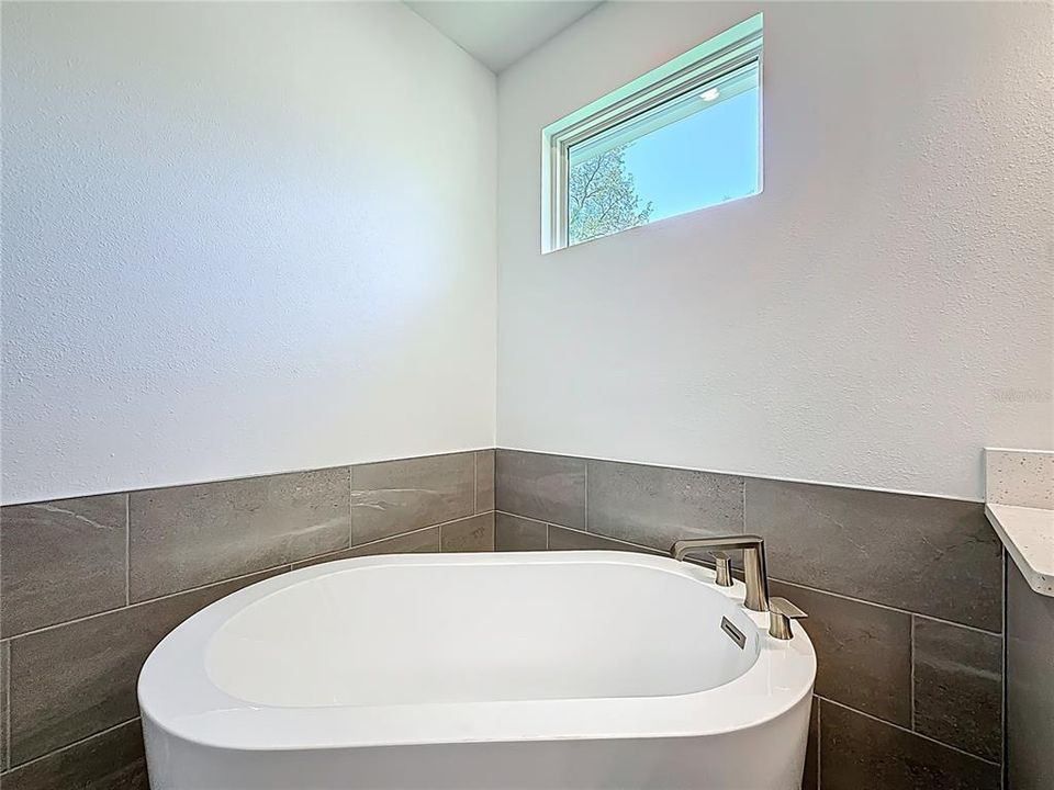 For Rent: $7,900 (4 beds, 4 baths, 3306 Square Feet)
