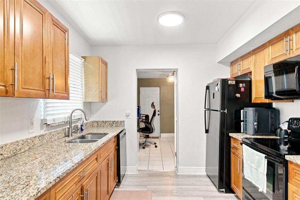 Под контрактом: $310,000 (3 спален, 2 ванн, 1176 Квадратных фут)