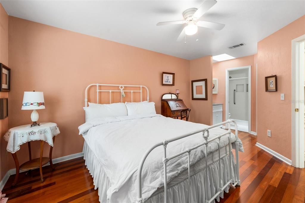 Activo con contrato: $299,900 (3 camas, 2 baños, 1400 Pies cuadrados)