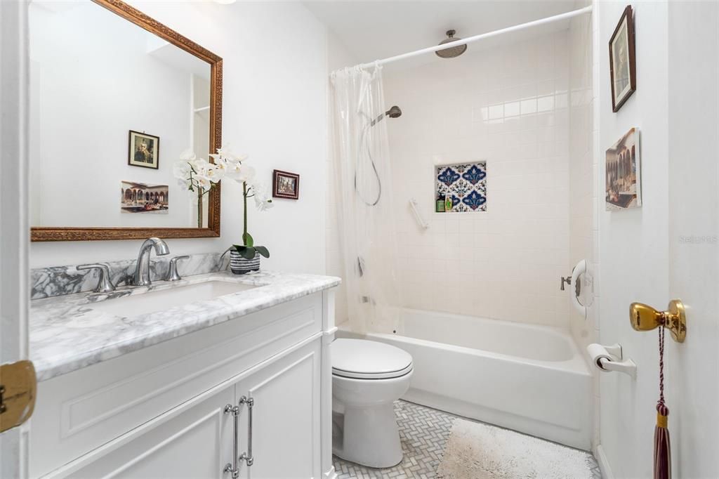 Activo con contrato: $299,900 (3 camas, 2 baños, 1400 Pies cuadrados)