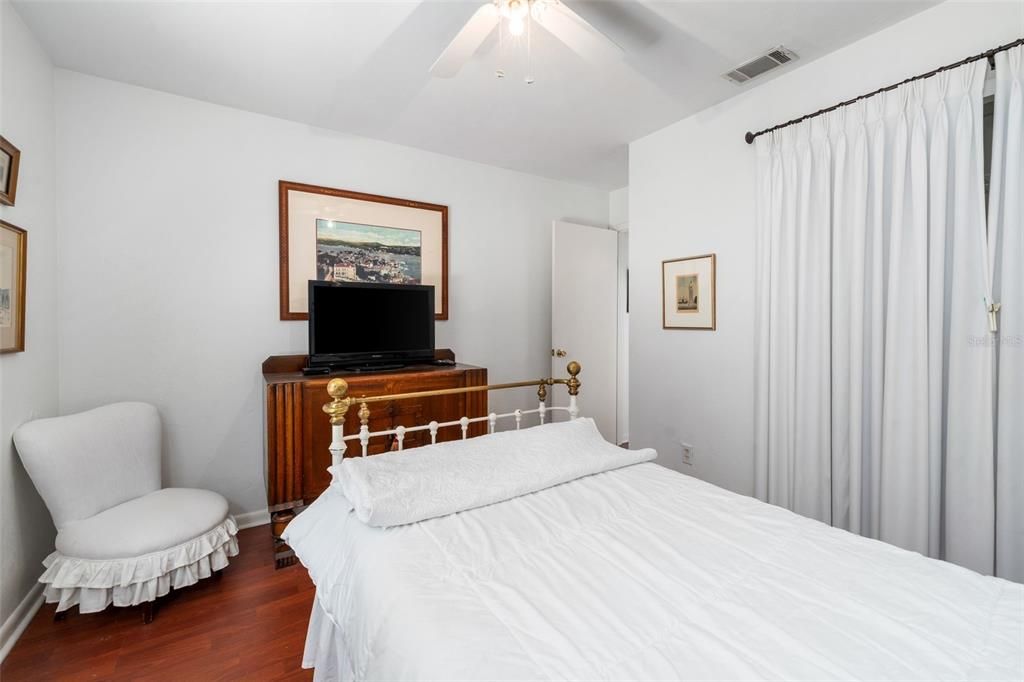Activo con contrato: $299,900 (3 camas, 2 baños, 1400 Pies cuadrados)