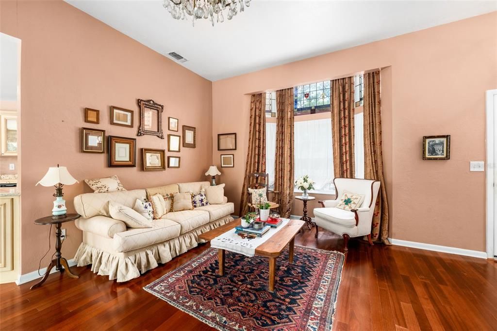 Activo con contrato: $299,900 (3 camas, 2 baños, 1400 Pies cuadrados)