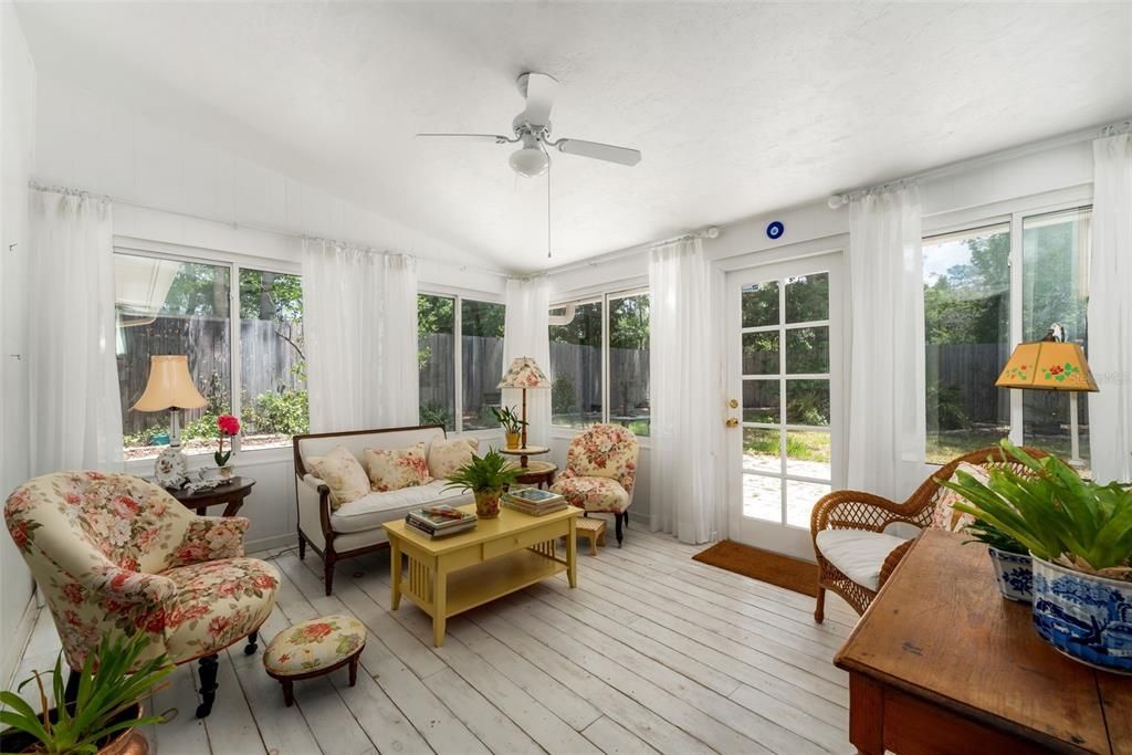 Activo con contrato: $299,900 (3 camas, 2 baños, 1400 Pies cuadrados)