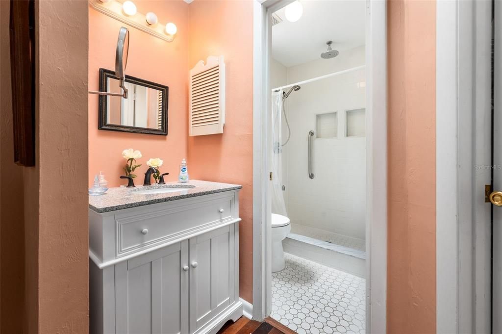 Activo con contrato: $299,900 (3 camas, 2 baños, 1400 Pies cuadrados)