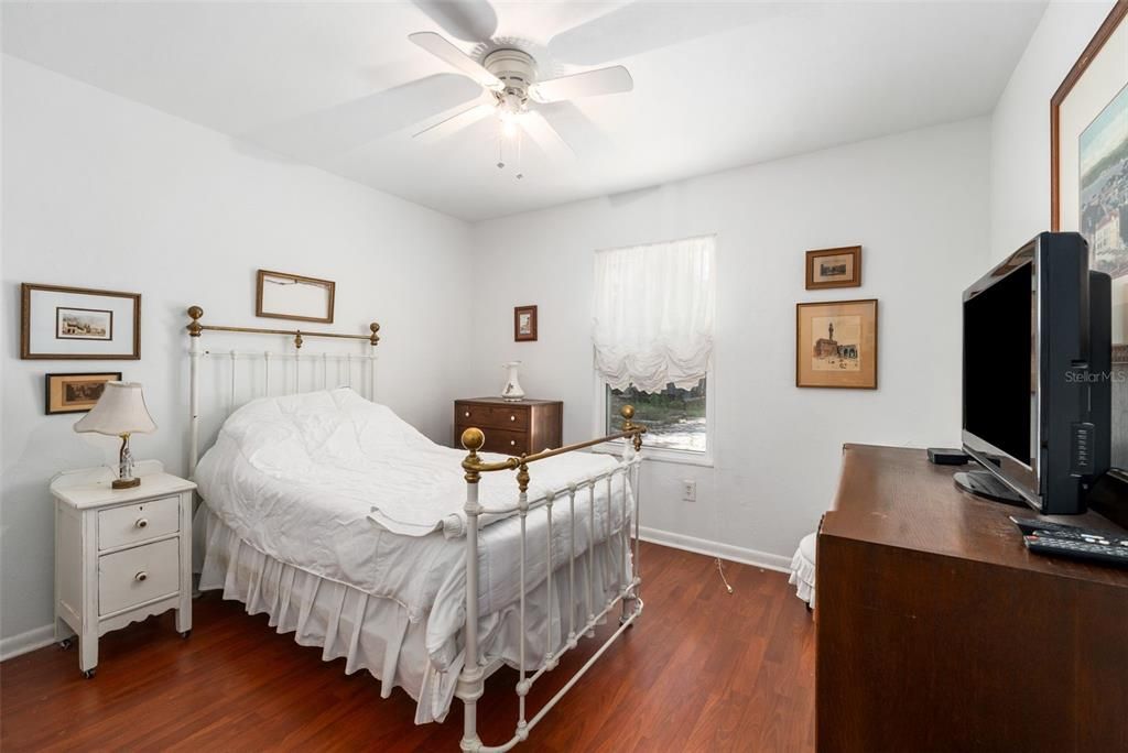 Activo con contrato: $299,900 (3 camas, 2 baños, 1400 Pies cuadrados)