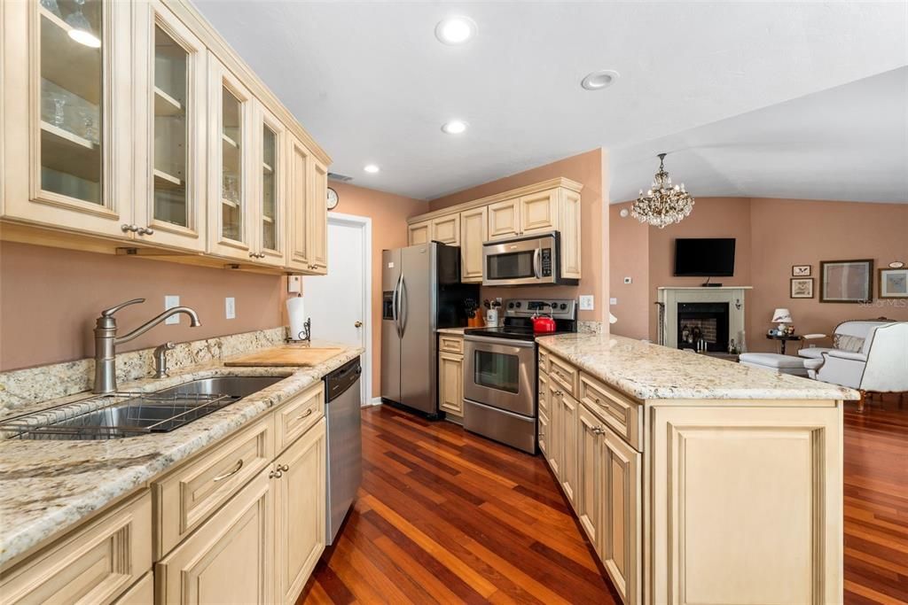 Activo con contrato: $299,900 (3 camas, 2 baños, 1400 Pies cuadrados)