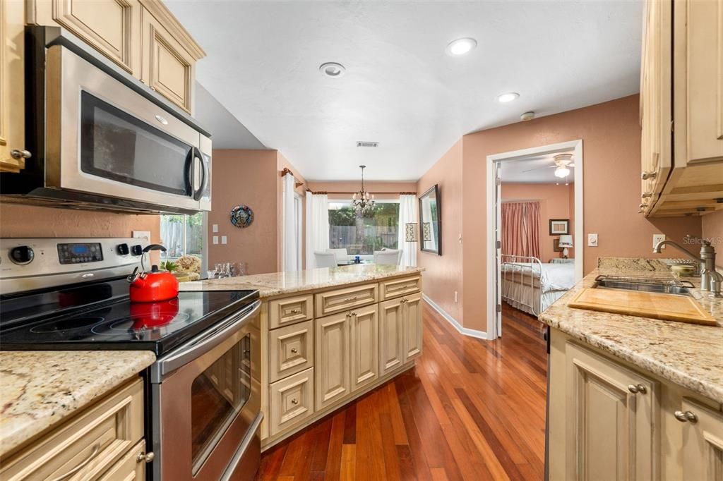 Activo con contrato: $299,900 (3 camas, 2 baños, 1400 Pies cuadrados)