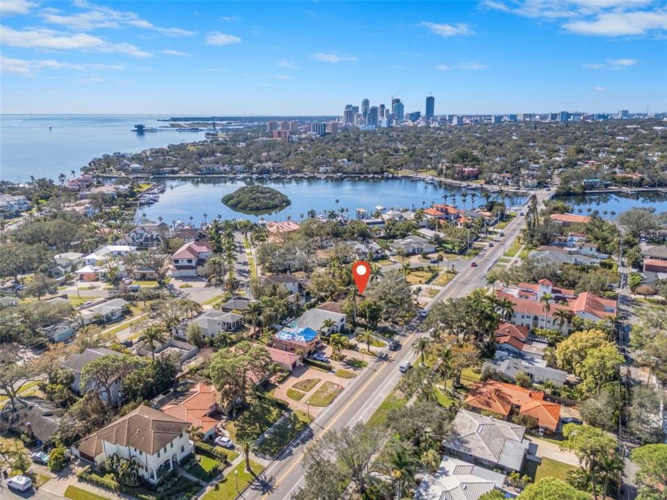 En Venta: $850,000 (3 camas, 2 baños, 2644 Pies cuadrados)