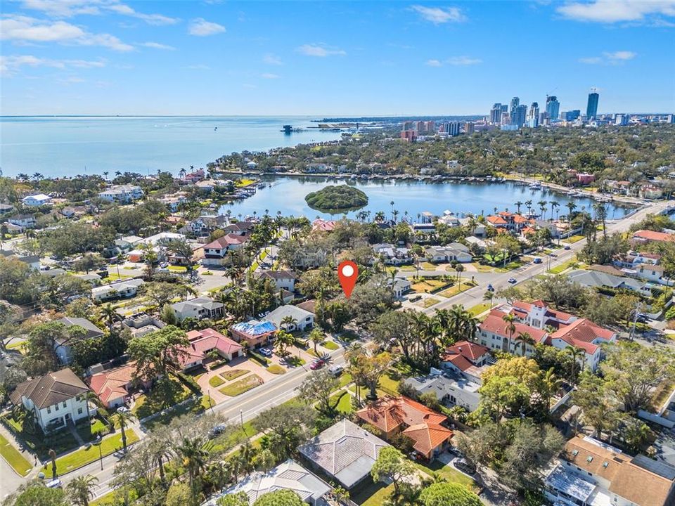 En Venta: $850,000 (3 camas, 2 baños, 2644 Pies cuadrados)