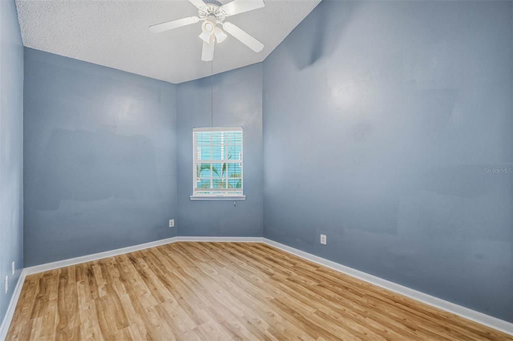 For Sale: $299,999 (2 beds, 2 baths, 994 Square Feet)