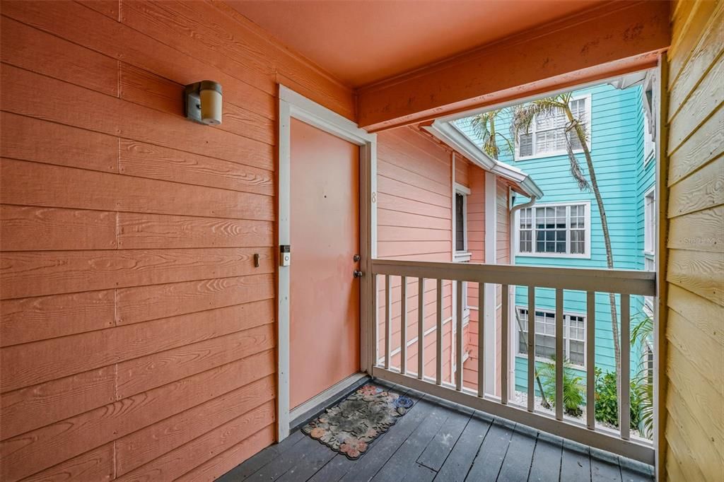 For Sale: $299,999 (2 beds, 2 baths, 994 Square Feet)