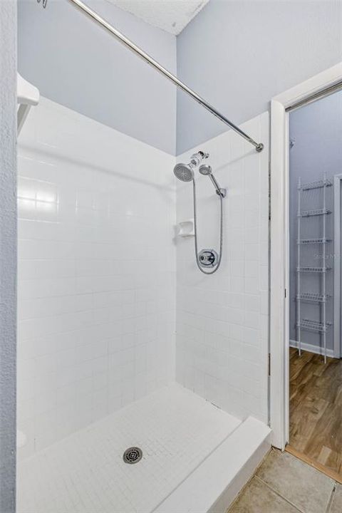 For Sale: $299,999 (2 beds, 2 baths, 994 Square Feet)