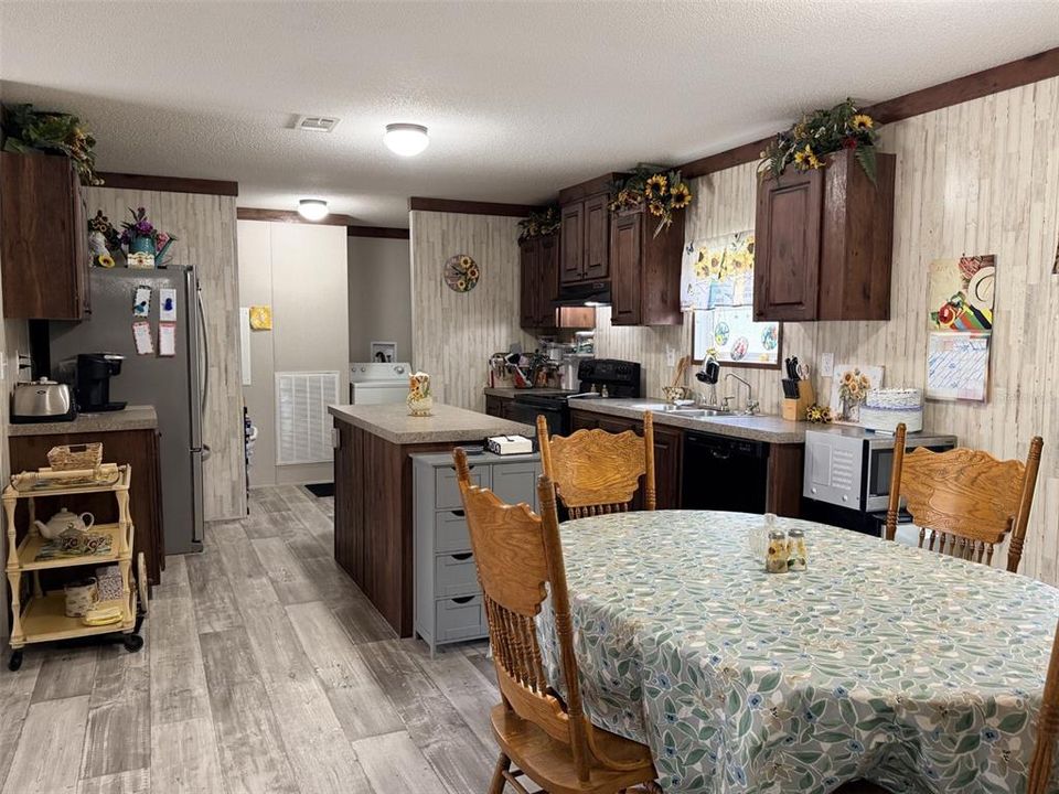 For Sale: $239,900 (3 beds, 2 baths, 1456 Square Feet)