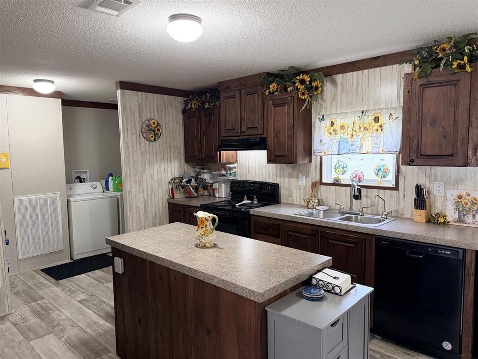 For Sale: $239,900 (3 beds, 2 baths, 1456 Square Feet)