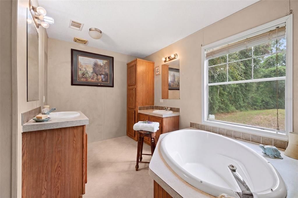 For Sale: $195,000 (3 beds, 2 baths, 1593 Square Feet)