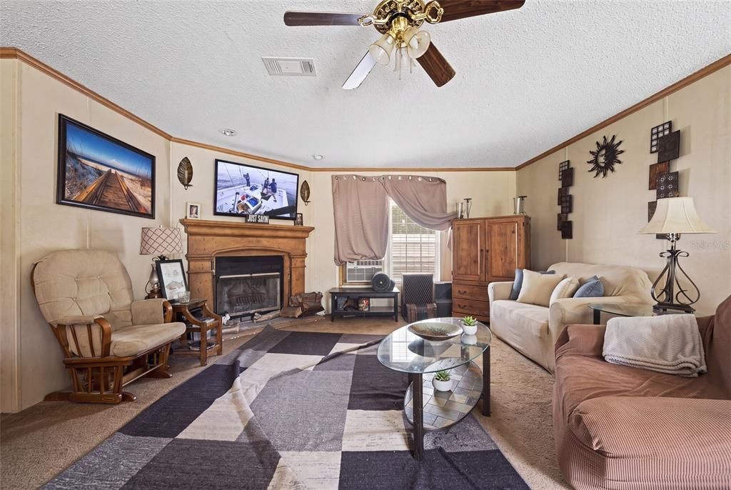 For Sale: $195,000 (3 beds, 2 baths, 1593 Square Feet)