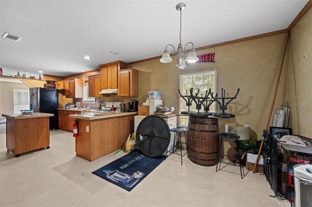 For Sale: $195,000 (3 beds, 2 baths, 1593 Square Feet)