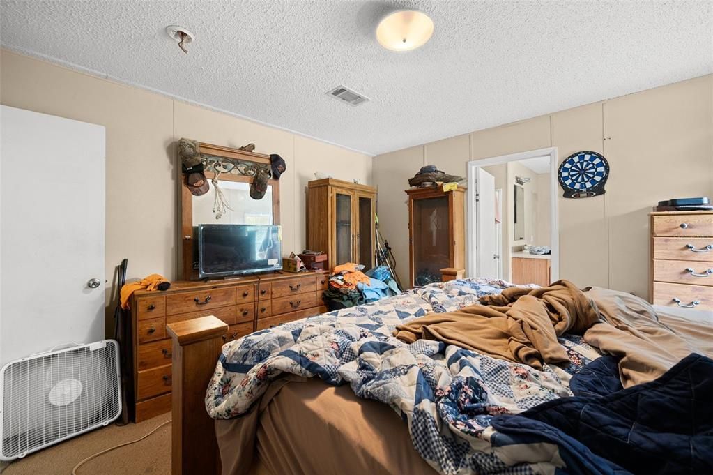 For Sale: $195,000 (3 beds, 2 baths, 1593 Square Feet)