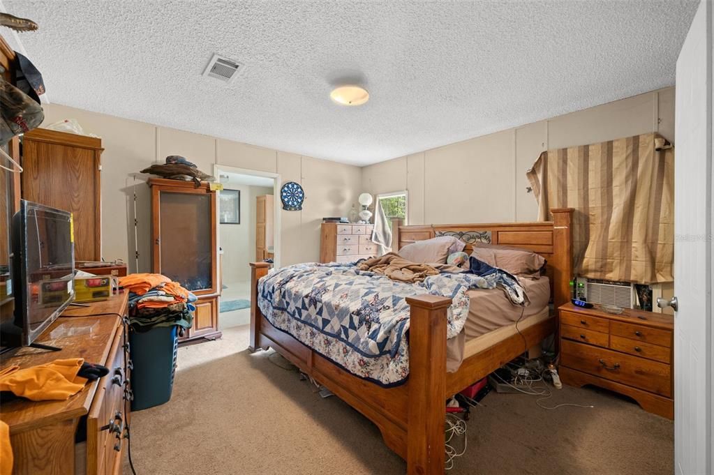 For Sale: $195,000 (3 beds, 2 baths, 1593 Square Feet)