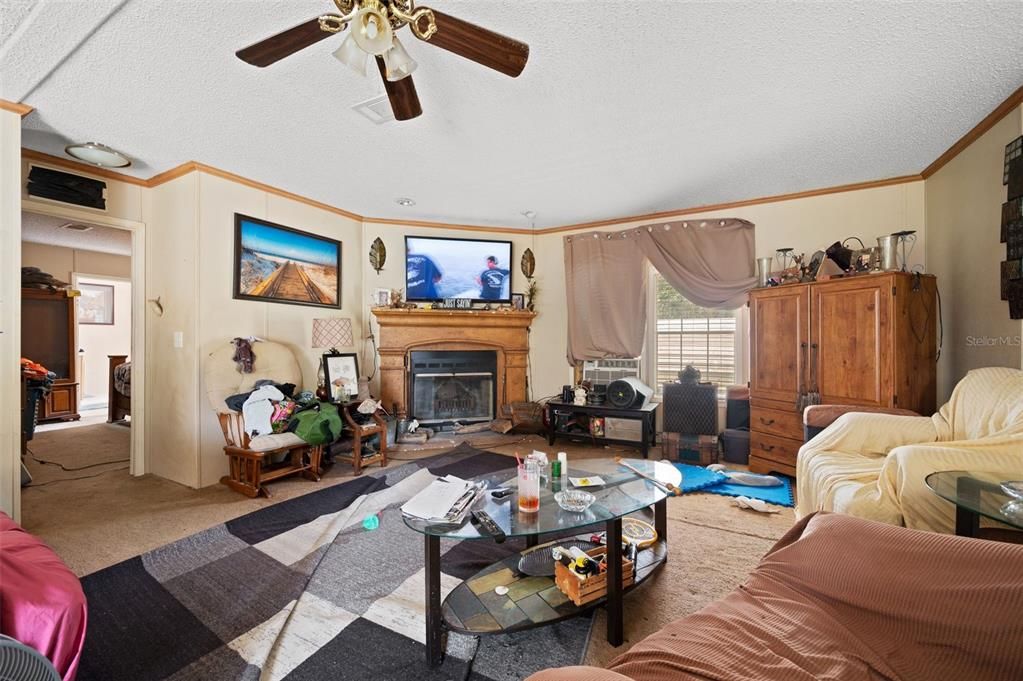 For Sale: $195,000 (3 beds, 2 baths, 1593 Square Feet)