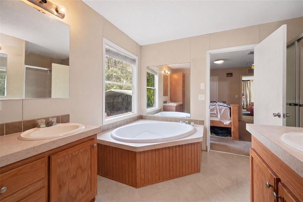 For Sale: $195,000 (3 beds, 2 baths, 1593 Square Feet)
