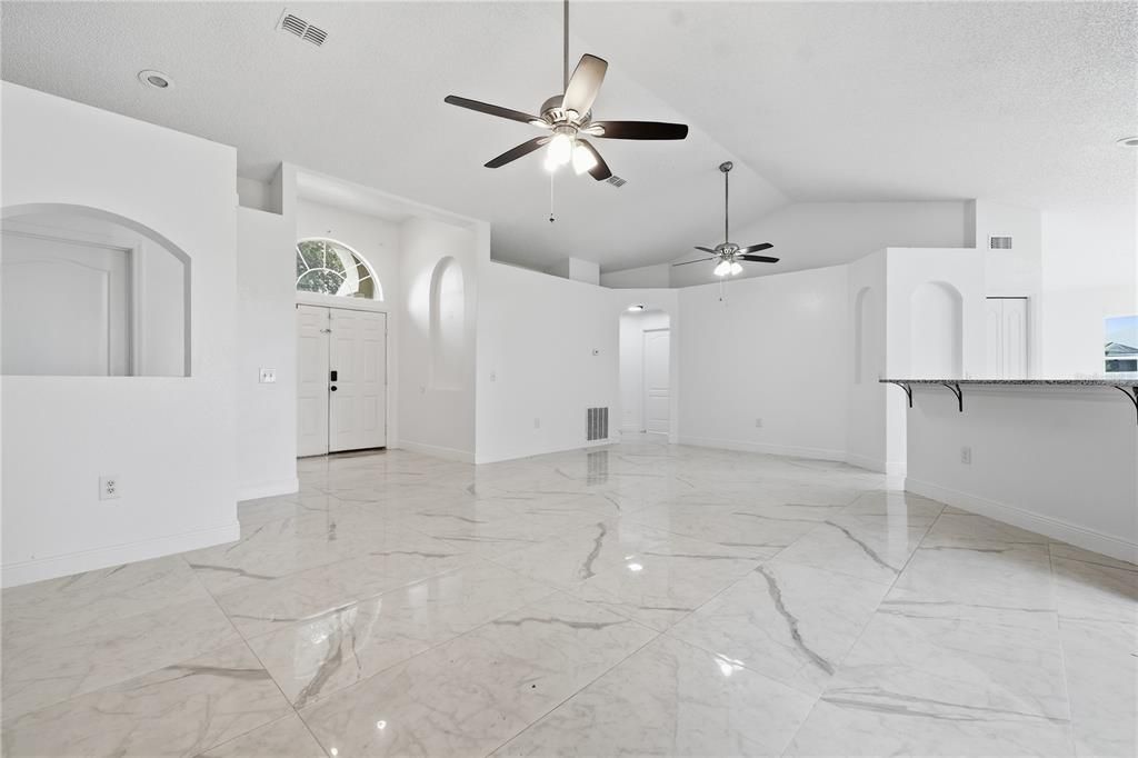 For Rent: $2,000 (4 beds, 2 baths, 1728 Square Feet)