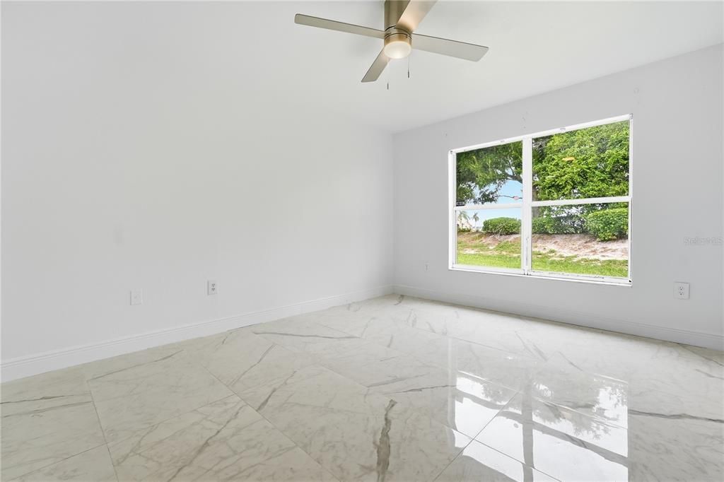 For Rent: $2,000 (4 beds, 2 baths, 1728 Square Feet)