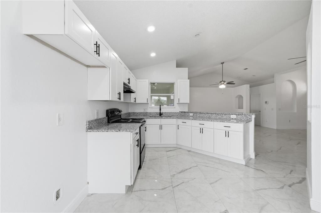 For Rent: $2,000 (4 beds, 2 baths, 1728 Square Feet)