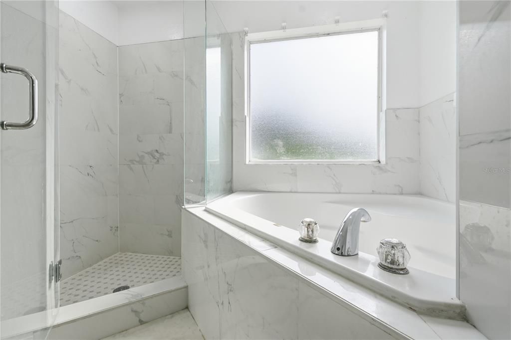 For Rent: $2,000 (4 beds, 2 baths, 1728 Square Feet)