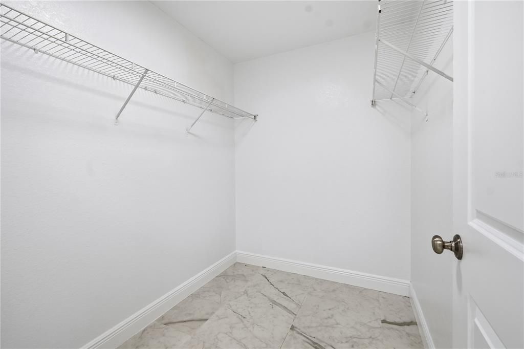 For Rent: $2,000 (4 beds, 2 baths, 1728 Square Feet)