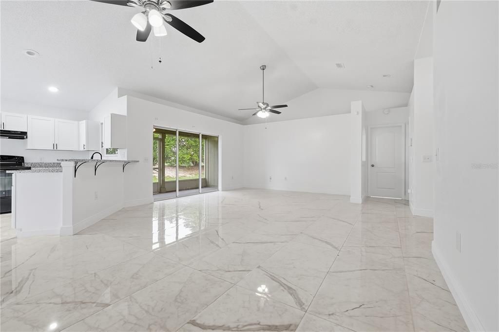 For Rent: $2,000 (4 beds, 2 baths, 1728 Square Feet)