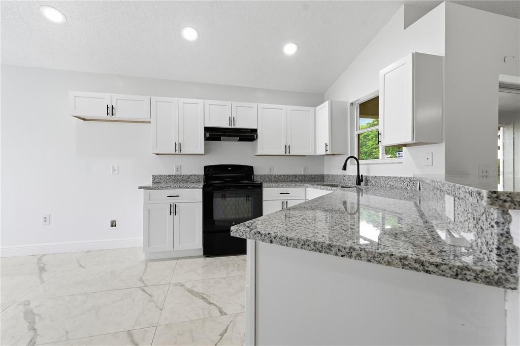 For Rent: $2,000 (4 beds, 2 baths, 1728 Square Feet)
