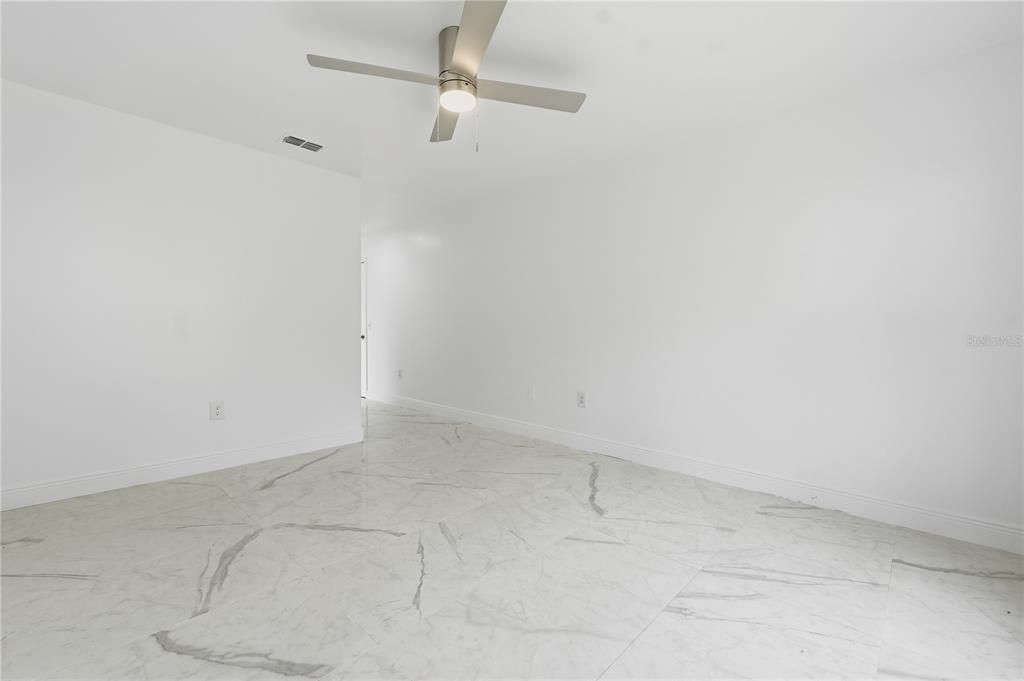 For Rent: $2,000 (4 beds, 2 baths, 1728 Square Feet)
