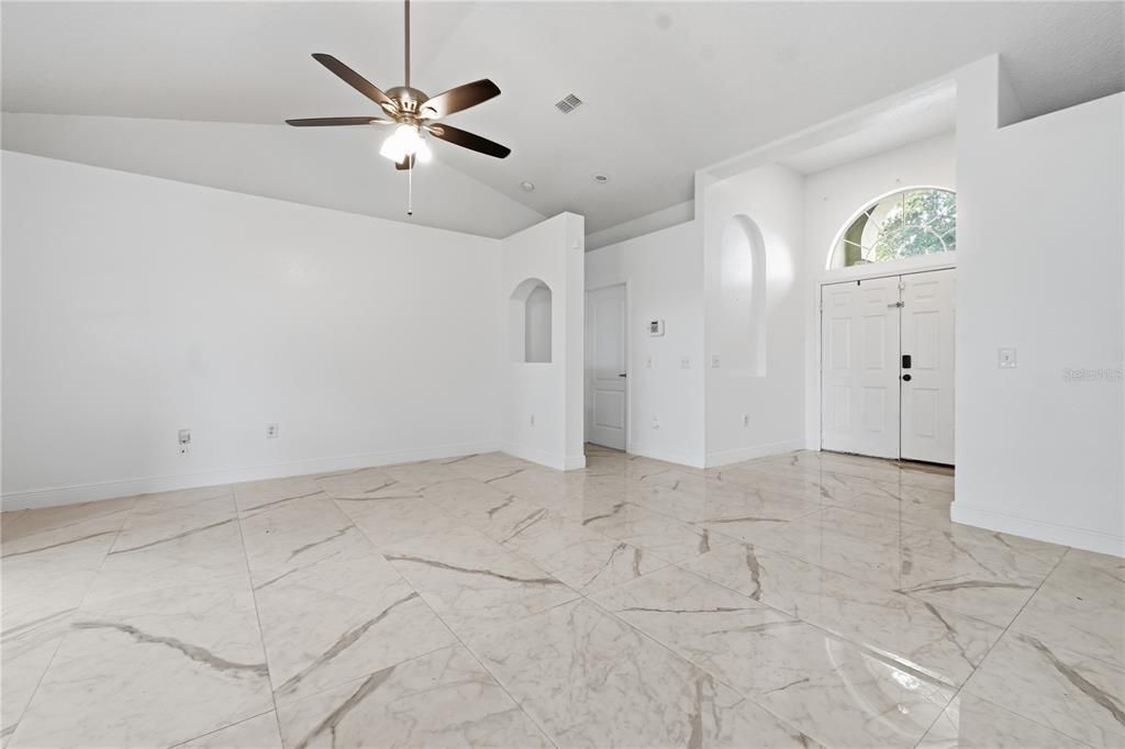 For Rent: $2,000 (4 beds, 2 baths, 1728 Square Feet)