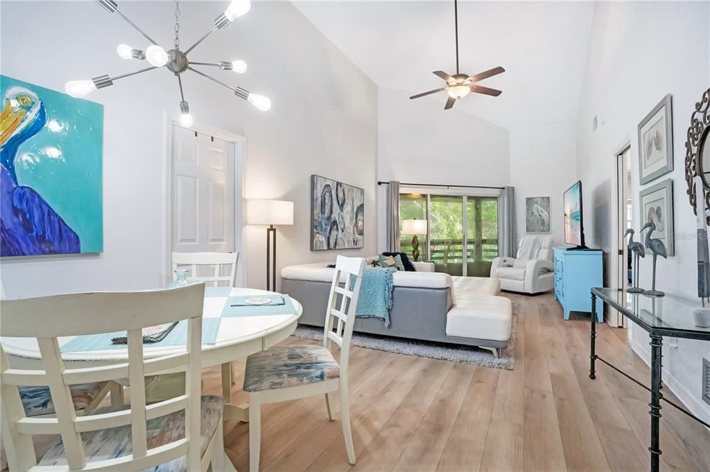 For Sale: $415,000 (2 beds, 2 baths, 1028 Square Feet)