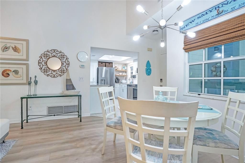 For Sale: $415,000 (2 beds, 2 baths, 1028 Square Feet)