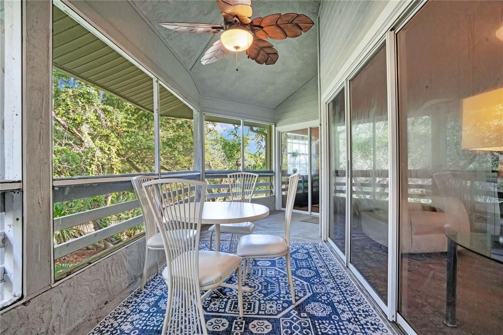 For Sale: $415,000 (2 beds, 2 baths, 1028 Square Feet)
