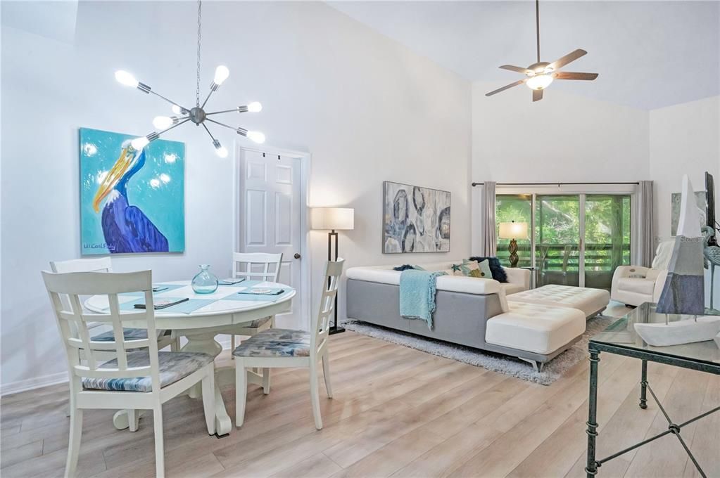 For Sale: $415,000 (2 beds, 2 baths, 1028 Square Feet)