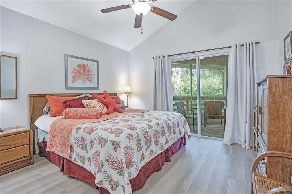 For Sale: $415,000 (2 beds, 2 baths, 1028 Square Feet)