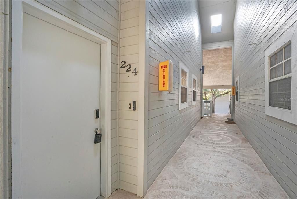 For Sale: $415,000 (2 beds, 2 baths, 1028 Square Feet)