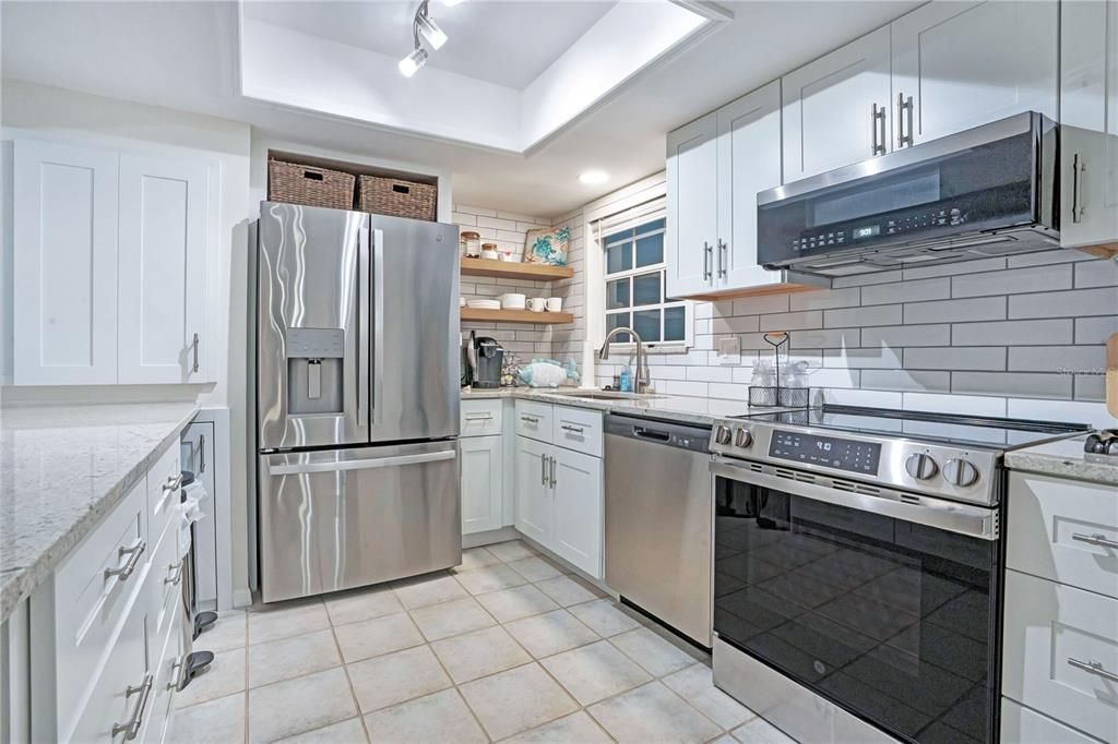 For Sale: $415,000 (2 beds, 2 baths, 1028 Square Feet)