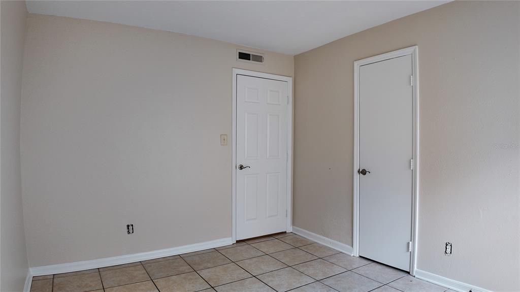 Active With Contract: $139,900 (2 beds, 2 baths, 968 Square Feet)