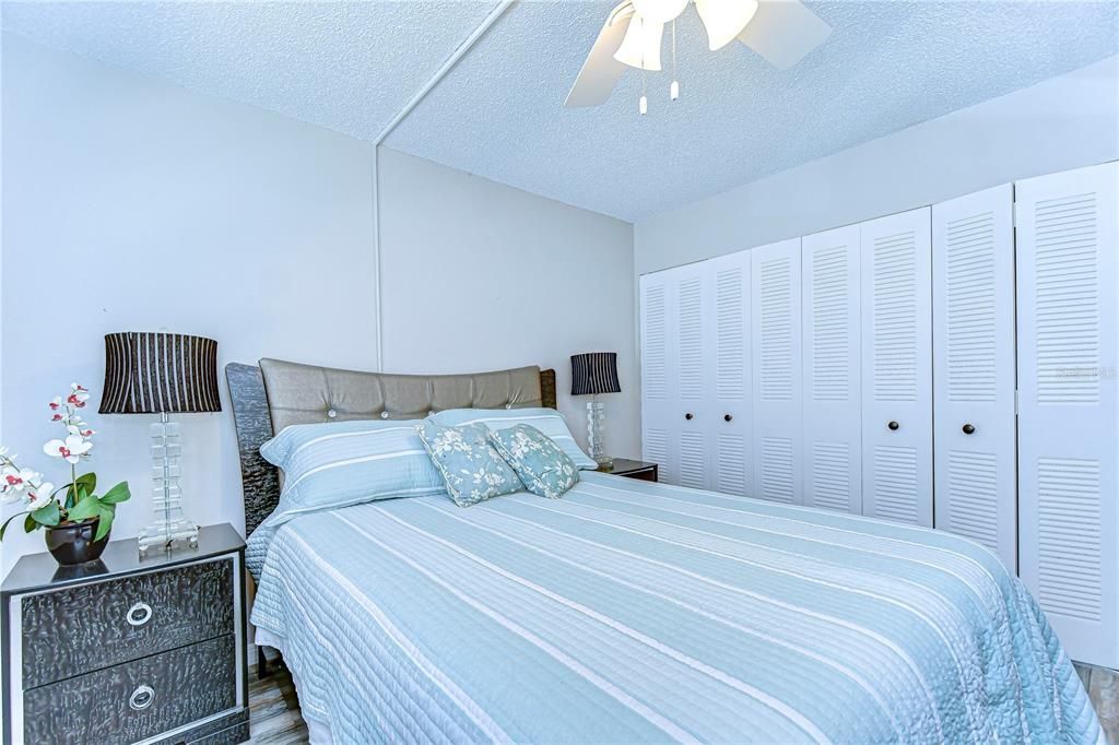 For Sale: $179,000 (2 beds, 2 baths, 865 Square Feet)