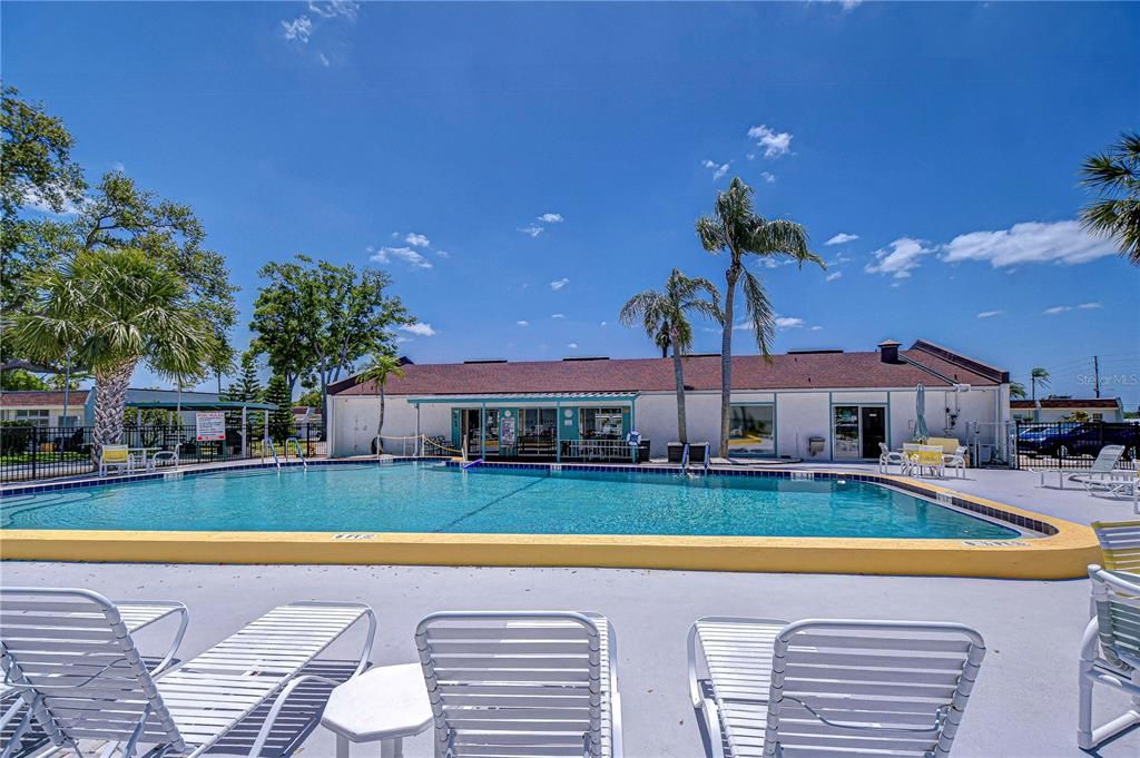 For Sale: $179,000 (2 beds, 2 baths, 865 Square Feet)