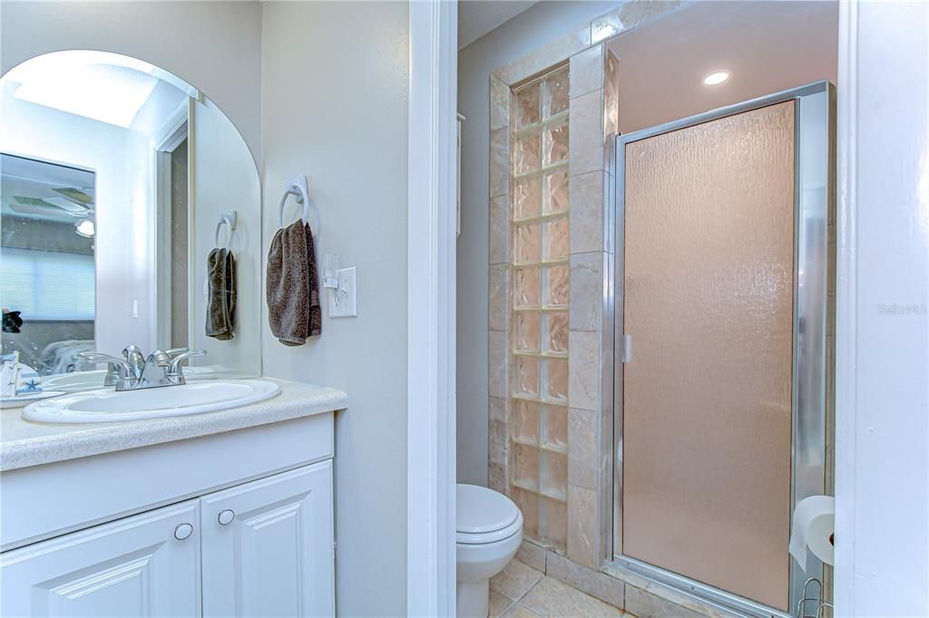 For Sale: $179,000 (2 beds, 2 baths, 865 Square Feet)