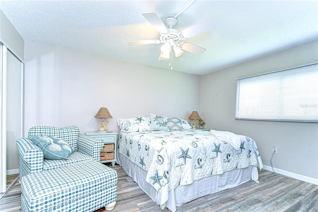 For Sale: $179,000 (2 beds, 2 baths, 865 Square Feet)