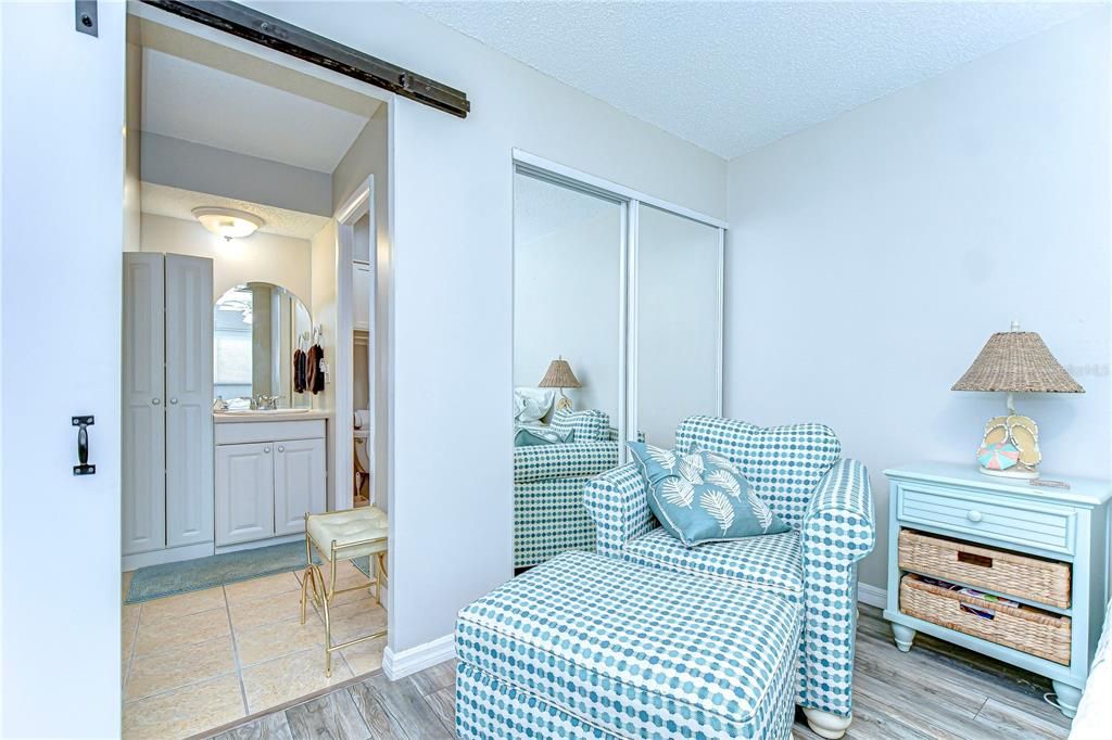 For Sale: $179,000 (2 beds, 2 baths, 865 Square Feet)