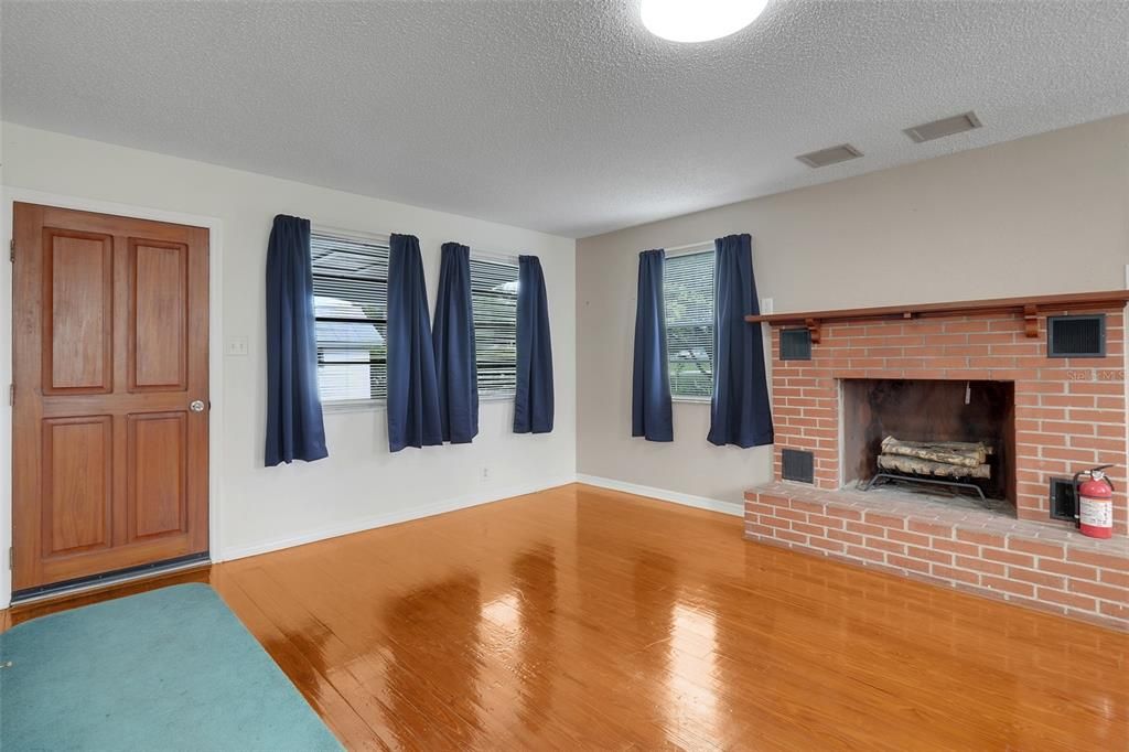 En Venta: $399,000 (2 camas, 2 baños, 1344 Pies cuadrados)