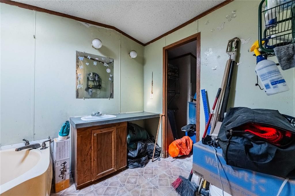 En Venta: $100,000 (3 camas, 2 baños, 1216 Pies cuadrados)