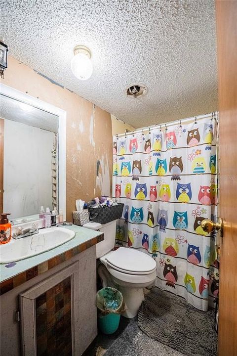 En Venta: $100,000 (3 camas, 2 baños, 1216 Pies cuadrados)